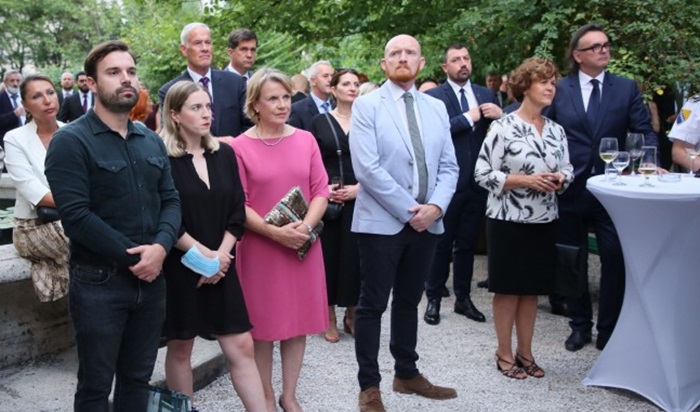 Field: Britanija snažno podržava Schmidta i rad OHR-a