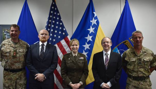 Field razgovarao sa predstavnicima NATO i EUFOR-a