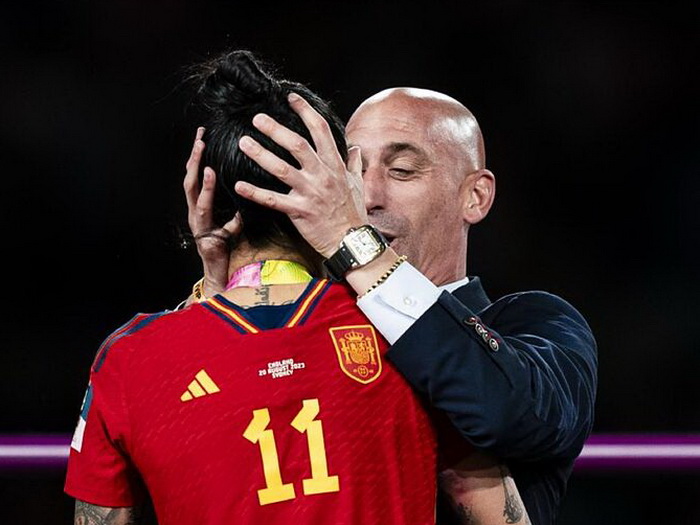 FIFA suspendirala Rubialesa na tri godine zbog prisilnog poljupca