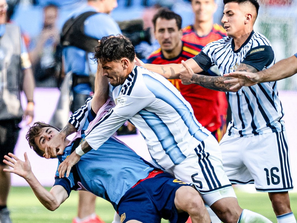 FIFA žestoko kaznila Paredesa: Argentinac suspendovan na čak 10 utakmica