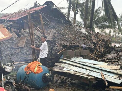 Filipini na udaru strašnog tajfuna, hiljade ljudi evakuisano