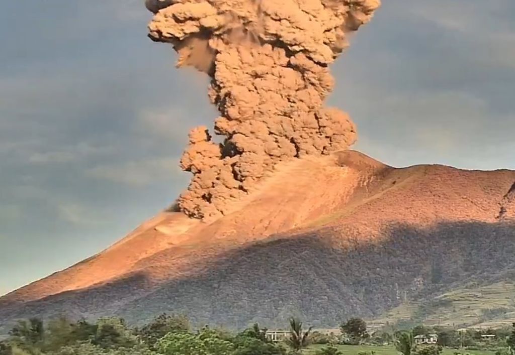Filipini u strahu: Vulkan Kanlaon eruptirao, dim doseže 4.000 metara visine