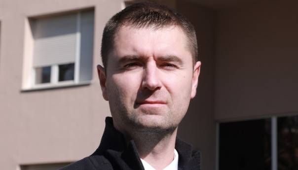 Filipović: Dok sam ja bio u opkoljenom Sarajevu, Škoro pjevao po SAD