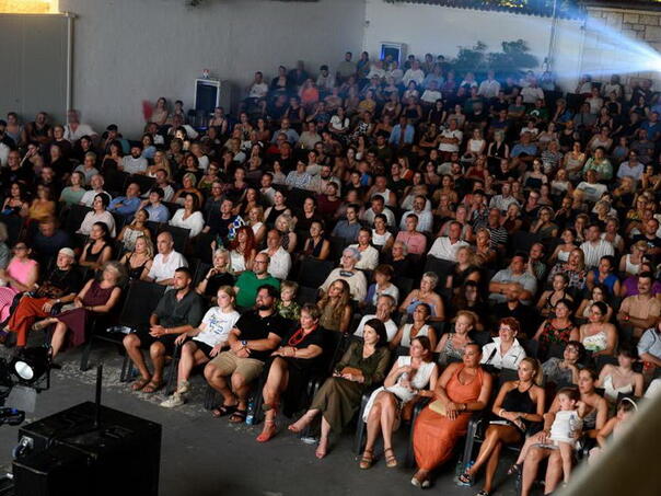 Film "Paviljon" Dine Mustafića osvojio nagradu publike na 12. Brač Film Festivalu