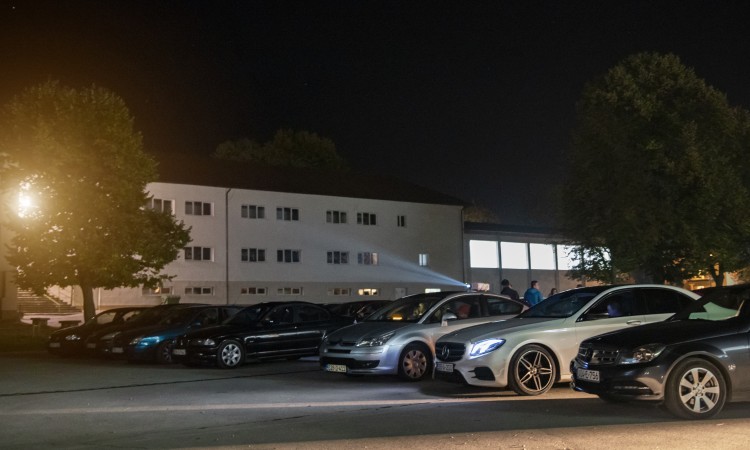 Filmom 'The Gentlemen' otvoreno Cinea Drive-in kino