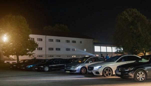 Filmom 'The Gentlemen' otvoreno Cinea Drive-in kino