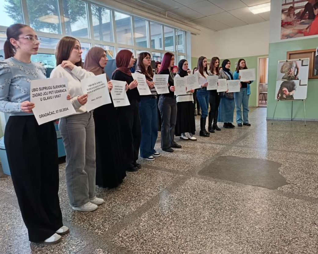 Filozofski fakultet izložbom fotografija odao počast žrtvama femicida u BiH