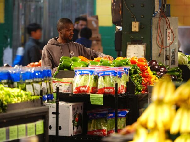 Financial Times: Američki potrošači gube vjeru u otpornost ekonomije