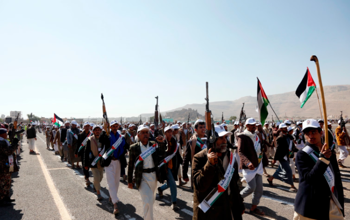 Financial Times: Eskalacija napada Huta otežava sigurnost u Crvenom moru