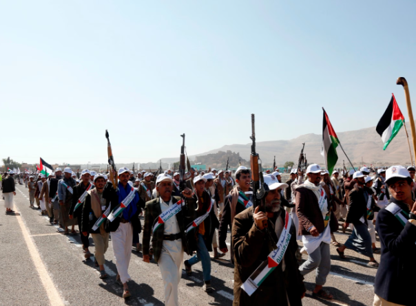 Financial Times: Eskalacija napada Huta otežava sigurnost u Crvenom moru