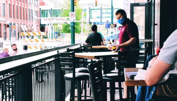 Finska ublažava mjere za restorane zbog uspješne borbe protiv covida-19