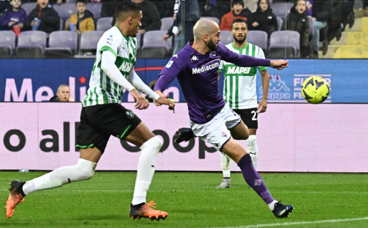 Fiorentina u nadoknadi pobijedila Sassuolo, odata počast Vialliju