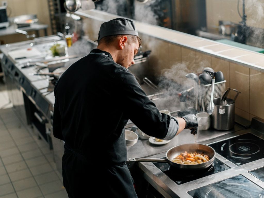 Fizičari riješili misteriju iz kuhinje: Evo koliko treba da iscuri ulje