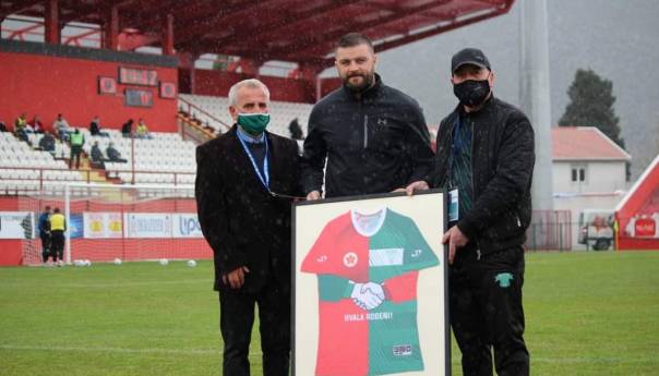 FK Klis originalnim poklonom počastio Velež