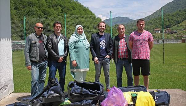 FK Željezničar posjetio Srebrenicu i uručio donaciju FK Guber