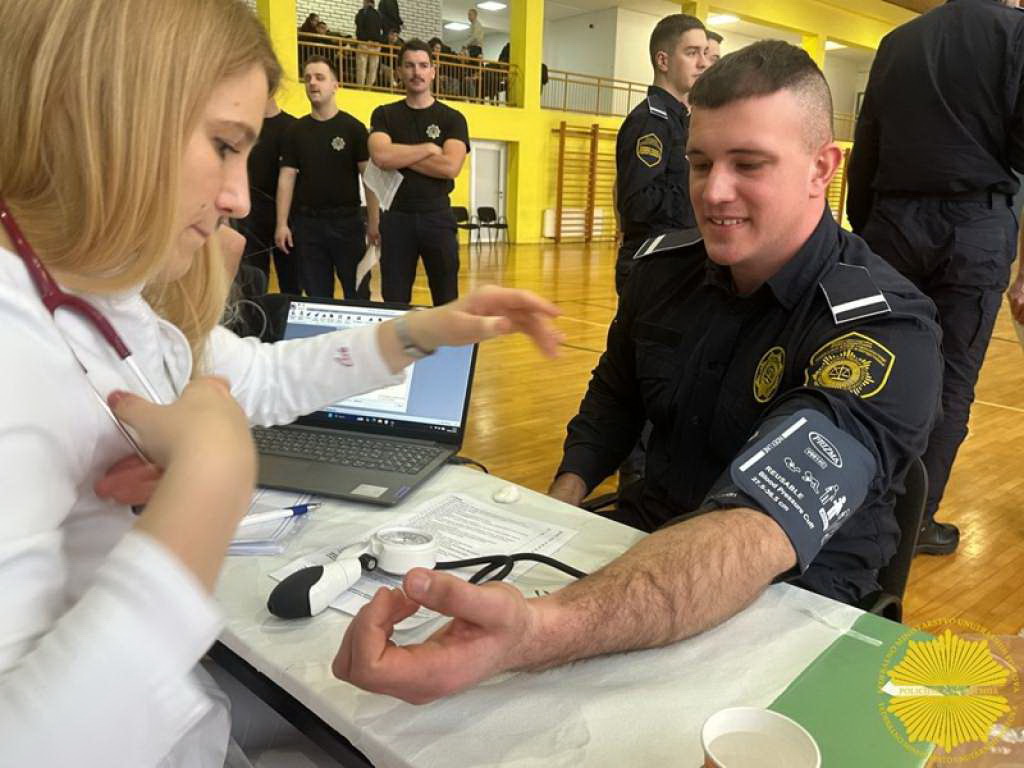 FMUP: Kadeti i službenici Policijske akademije u akciji darivanja krvi