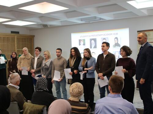 Fond koji je osnovao Alija Izetbegović podijelio 66 stipendija