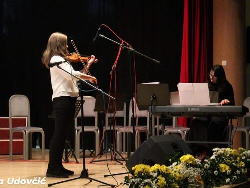 Fondacija AMADEUS poklanja instrumente mladim muzičarima u BiH