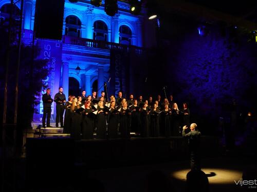 Foto: Održan koncert Kamernog mješovitog hora KUD "LOLA"