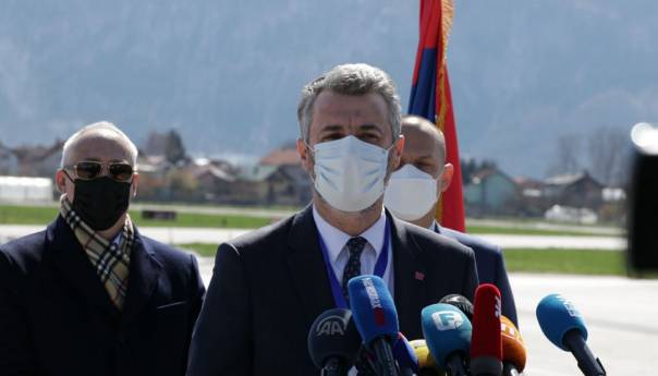 Forto i Vranić dočekali donaciju 10.000 vakcina iz Srbije