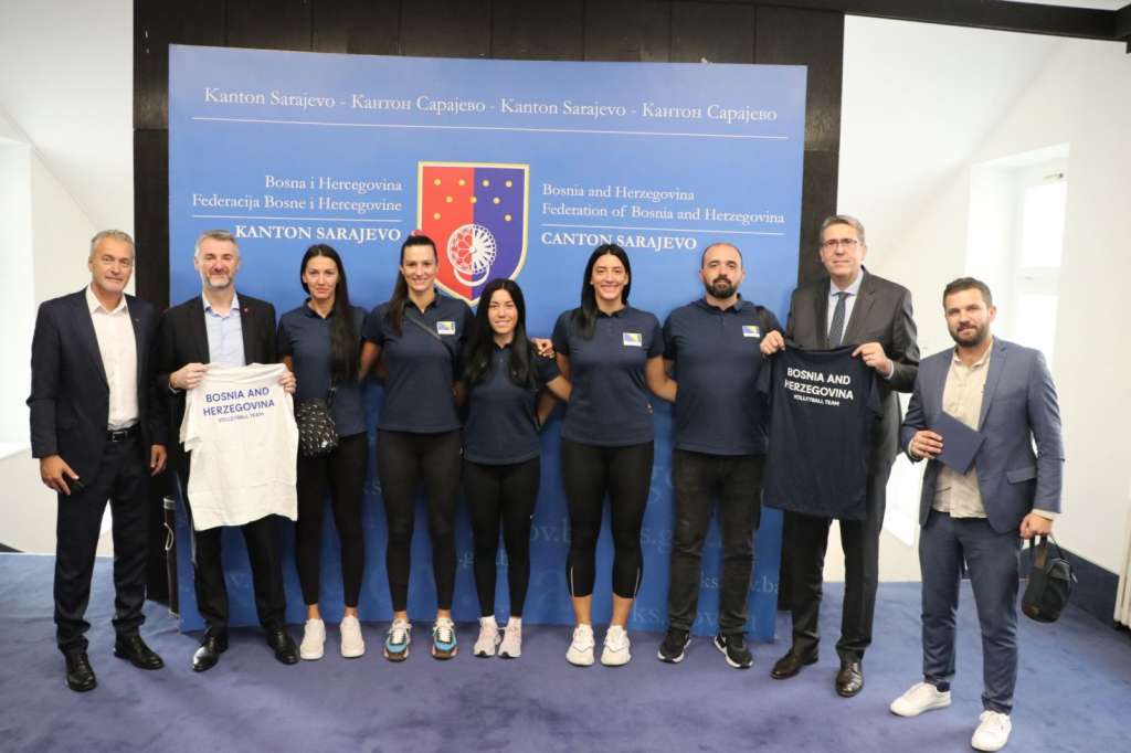 Forto sa odbojkašicama BiH: Sve državne selekcije uvijek će imati našu podršku
