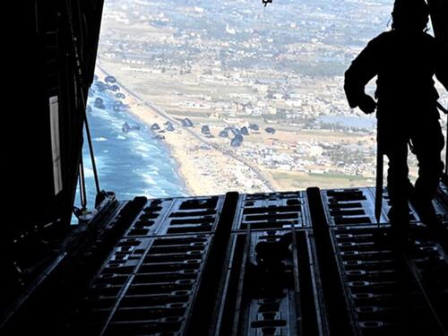 Foto / Video: Američka vojska dostavlja hranu u Gazu iz zraka