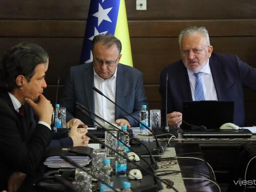 Foto: Analiza efekta Odluke o iznosu najniže plate za 2025. godinu na ESV-u