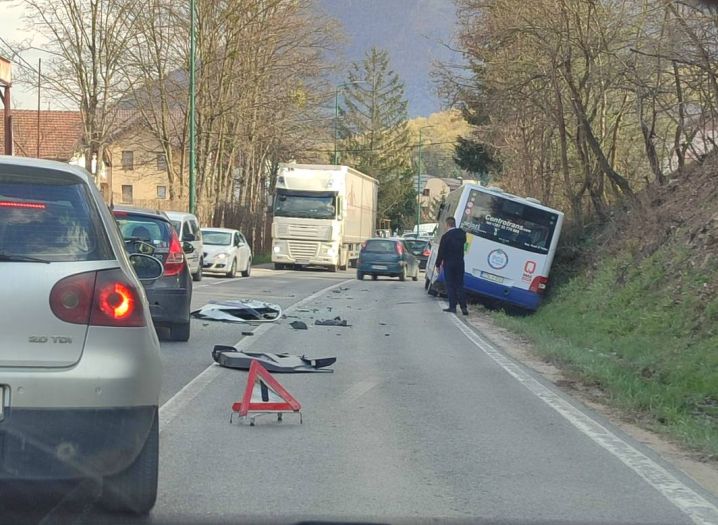 Foto: Autobus Centrotransa sletio sa ceste kod Sarajeva