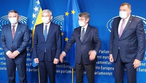 Foto / Bez varnica: Dodik samo ukazao Sassoliju na protokol