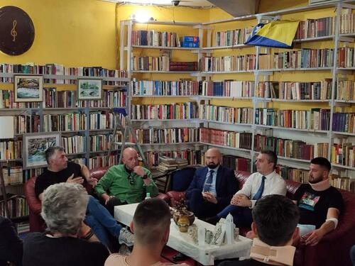 Foto: Dizdar i Isak se sastali sa pretučenim mladićima u Stocu