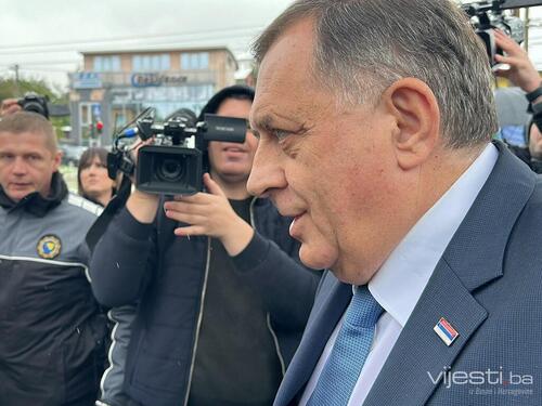 Foto: Dodik stigao u Sud BiH, dočekale ga pristalice