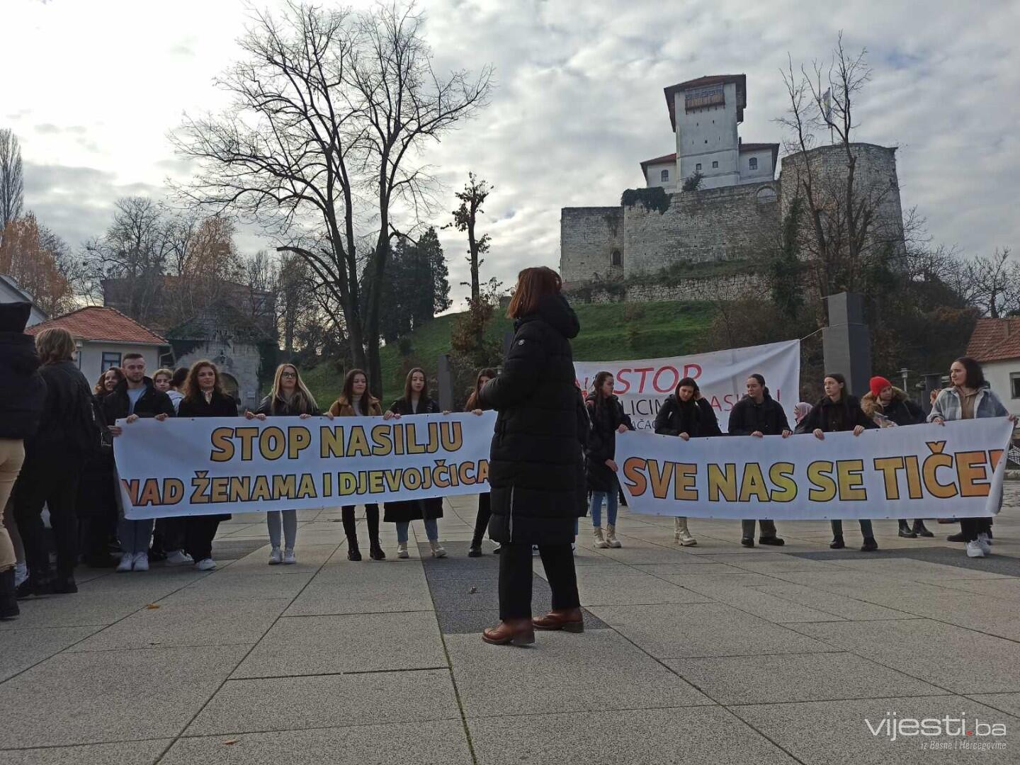 Foto / Još jedna šetnja u Gradačcu dok se povećava broj žrtava nasilja u porodici