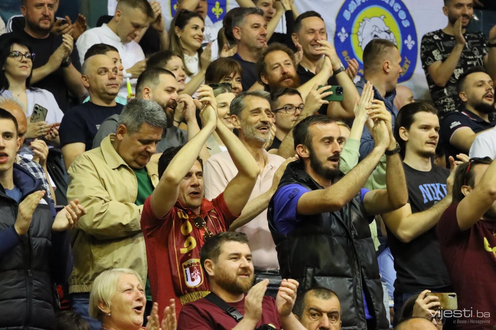 Foto: Košarkaška 'groznica' u Skenderiji, Bosna na putu ka eliti