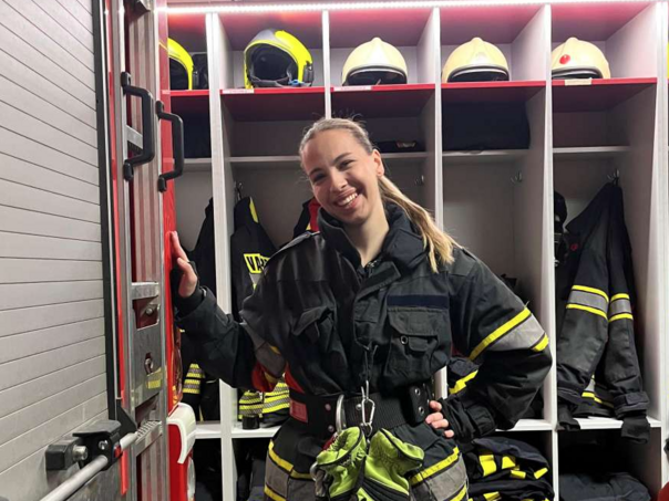 Foto: Lara vatrogasac od 15. godine, danas se bori s najvećim požarom u karijeri