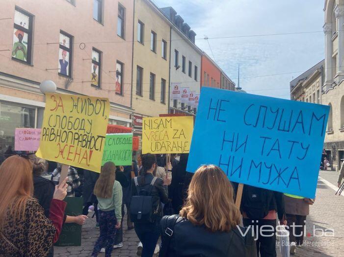 Foto/Video: Marš solidarnosti u Banjaluci povodom 8. marta