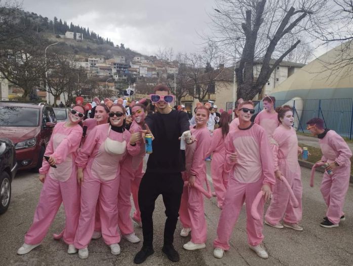 Foto: Maškare prodefilivole ulicama i 'preuzele' vlast u Čapljini