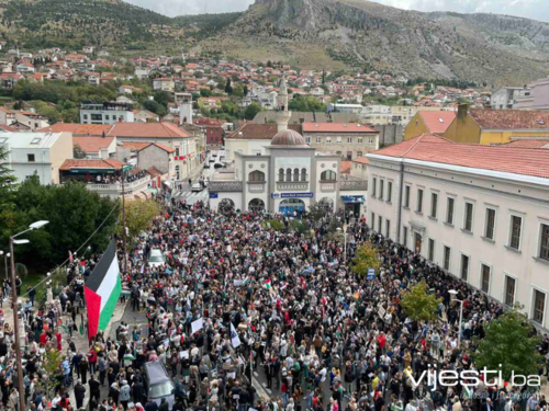 Video&Foto: Mostarci digli glas protiv terora nad Palestincima, uprkos zabrani