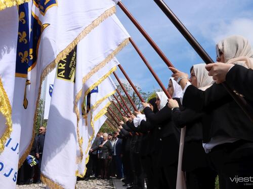 Foto: Na mezarju Kovači obilježen Dan šehida