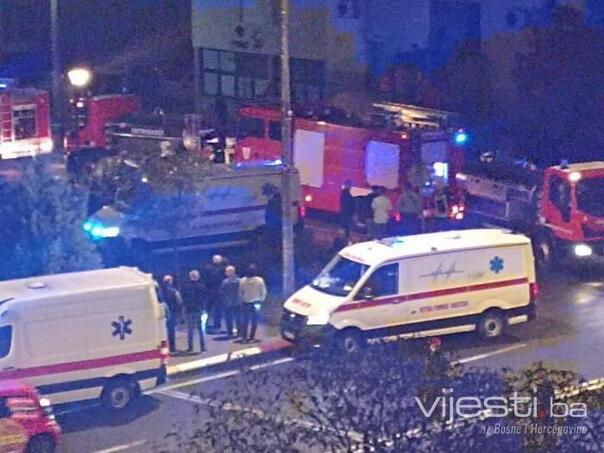 Foto: U požaru u mostarskom naselju Tekija dvije osobe povrijeđene