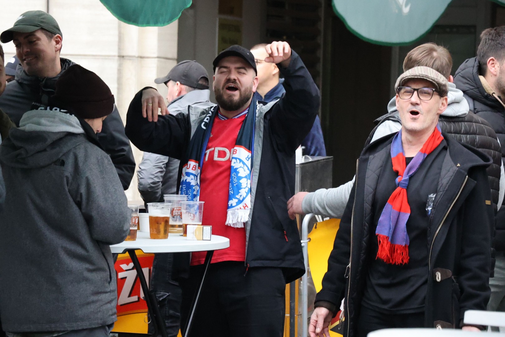 Foto: Navijači Crystal Palacea dobro se provode u Mostaru
