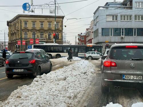 Foto: Novi centimetri snijega i novi problem u Sarajevu