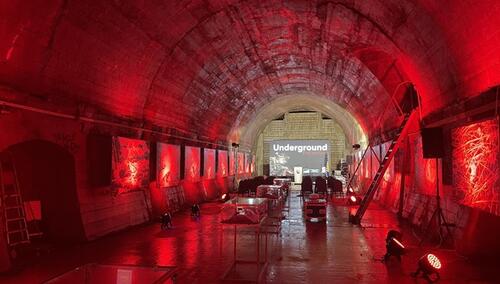 Foto: Otvorena izložba posvećena Srebrenici 'Underground-Pod zemljom'