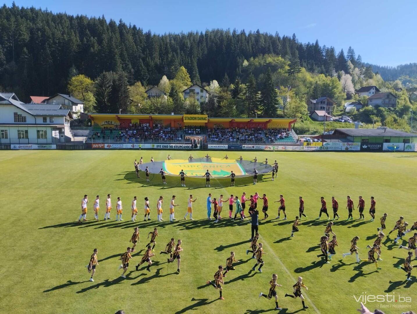 Foto: Počeo derbi u Olovu između Stupčanice i Slobode