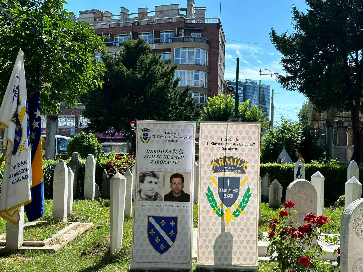 FOTO: Položeno cvijeće i odata počast Enveru Šehoviću, braći Panjeta i saborcima