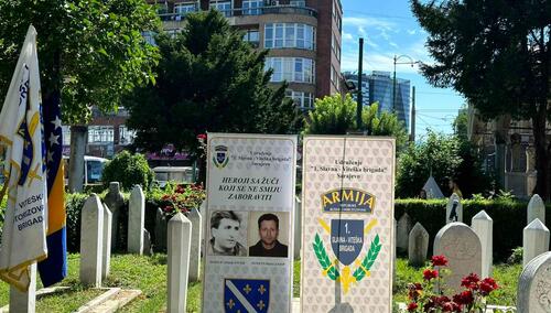 FOTO: Položeno cvijeće i odata počast Enveru Šehoviću, braći Panjeta i saborcima