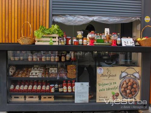 Foto: Posjetili smo urbanu tržnicu u banjalučkoj Novoj Varoši