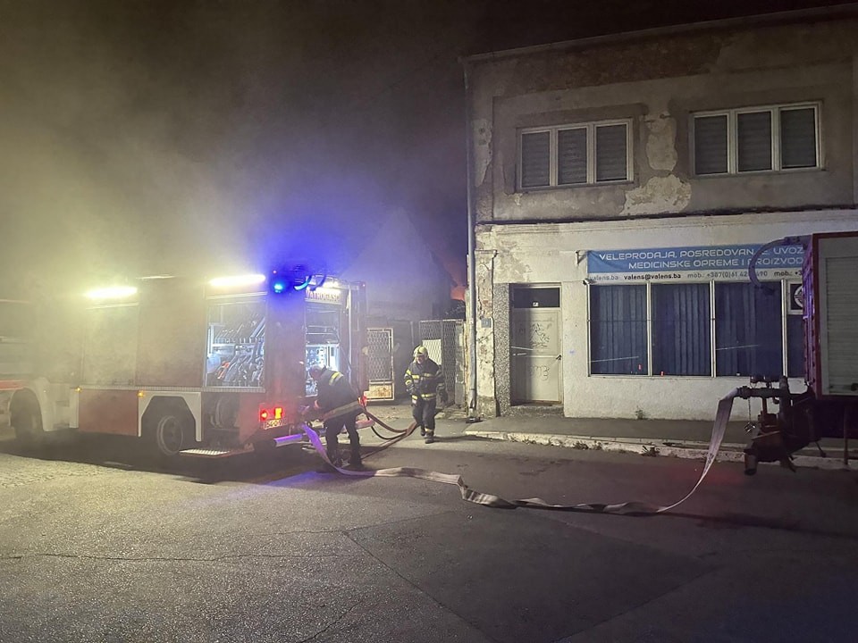 Foto: Požar na pijaci u brčanskom naselju Kolobara