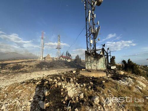 Požar u Mostaru, izgorio kontejner s opremom