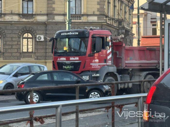 Foto: Saobraćajna nesreća kod Alipašine džamije