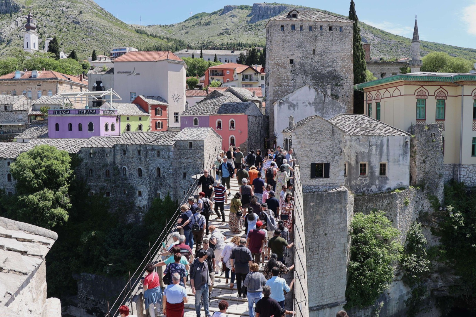 Foto: Sjajan početak turističke sezone u Mostaru